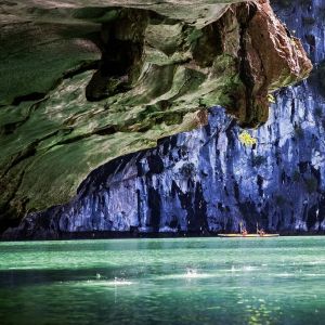 🗺Such amazing adventures are waiting for you along all the parts of Halong Bay. Have you ever been here before? Let’s get on a trip to discover this “one of the world’s heritages”!