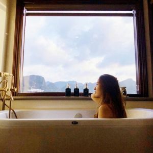 Enjoy the beautiful Halong Bay scenery on the Sealife Legend cruise.
Thank you for choosing to travel with us ❤️
Cre @dea_eugenia

#halongbay #lanhabay #newwonderofnature #travelwonderlust #sealifelegendcruise #sealifegroup #thankyouforcoming #feedbackfromcustomer